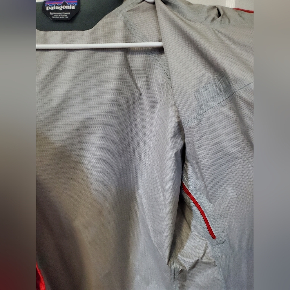 Patagonia Womens Torrentshell Raincoat - Picture 7 of 12